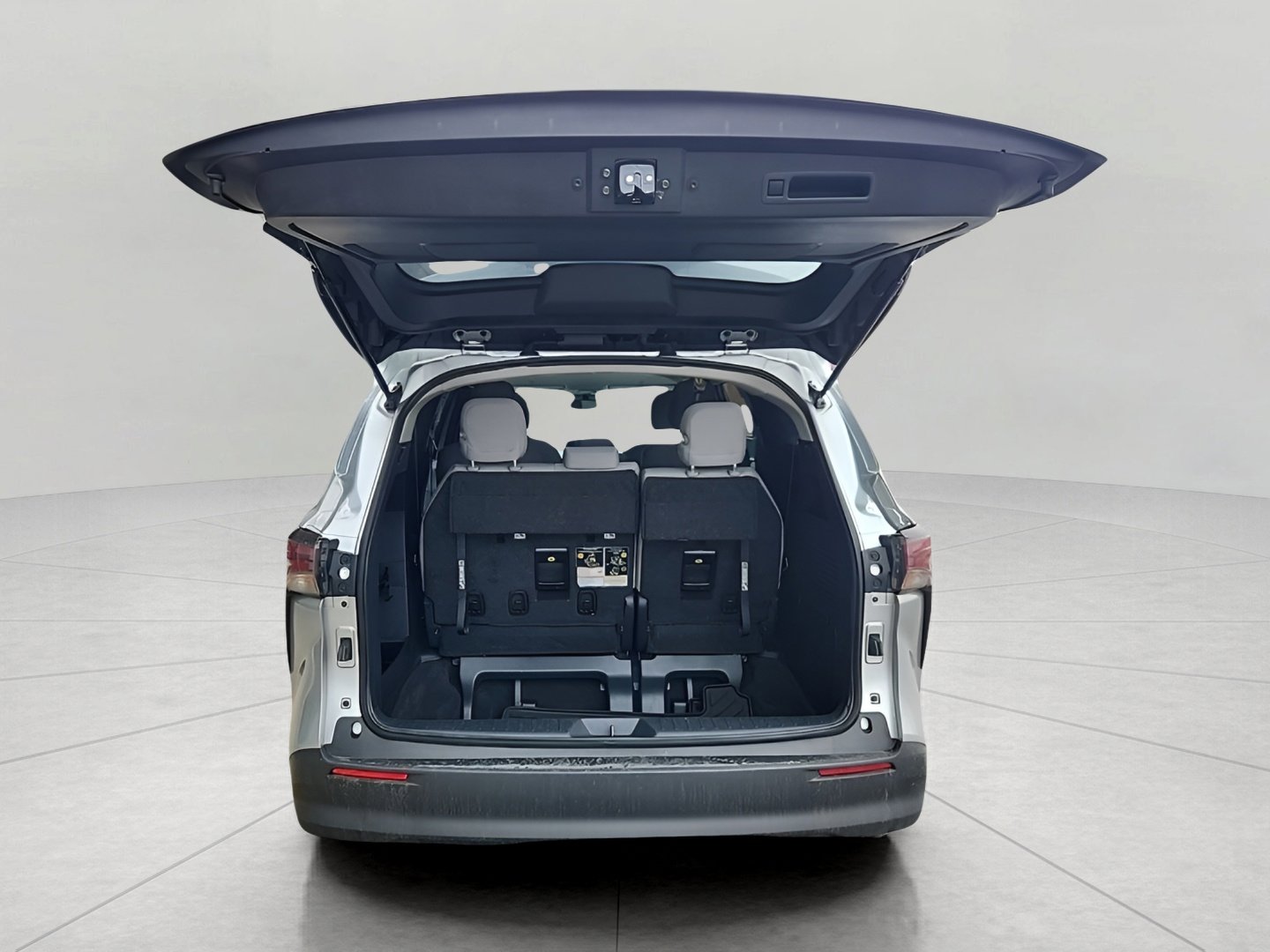 Used 2025 Toyota Sienna LE image 37