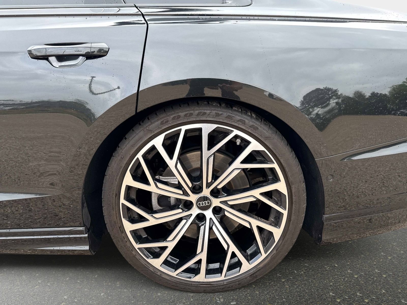 Used 2023 Audi A8 L 3.0T image 32