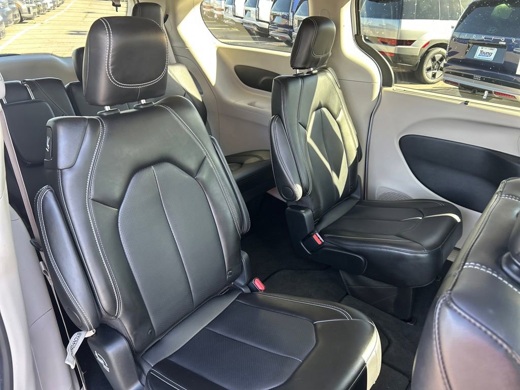 Used 2024 Chrysler Pacifica Touring-L image 26
