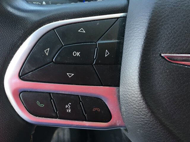 Used 2023 Chrysler Pacifica Touring-L image 26