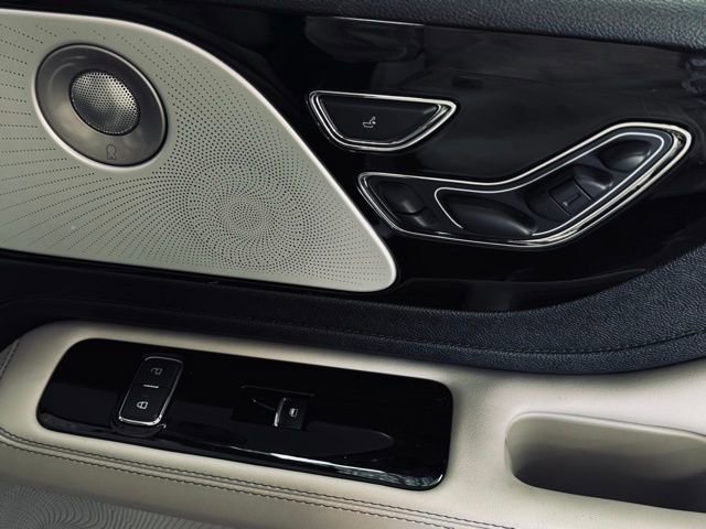 Used 2025 Lincoln Aviator Reserve w/ Equipment Group 201A image 16