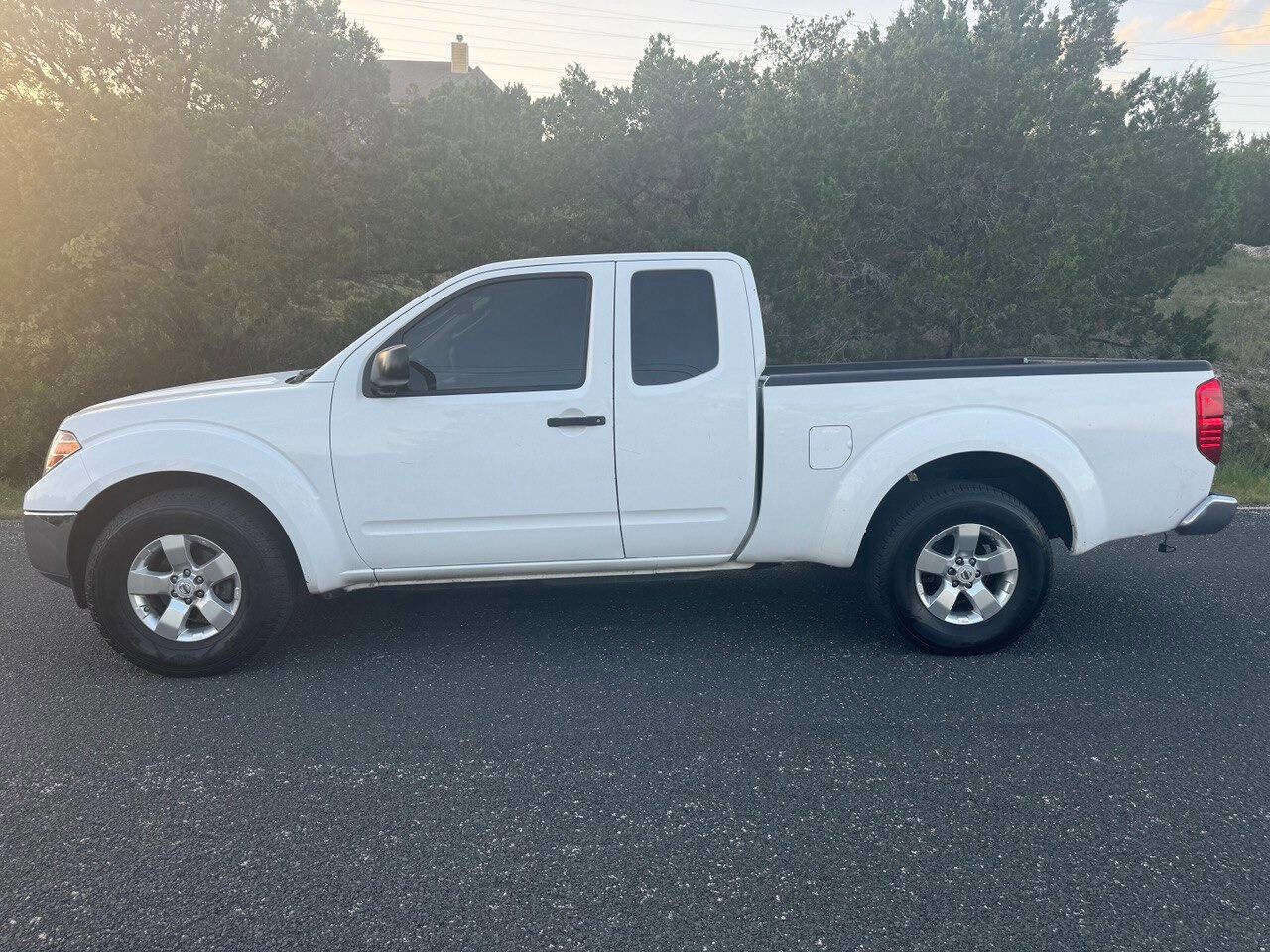 Used 2011 Nissan Frontier SV w/ SV Premium Utility Pkg RWD image 4