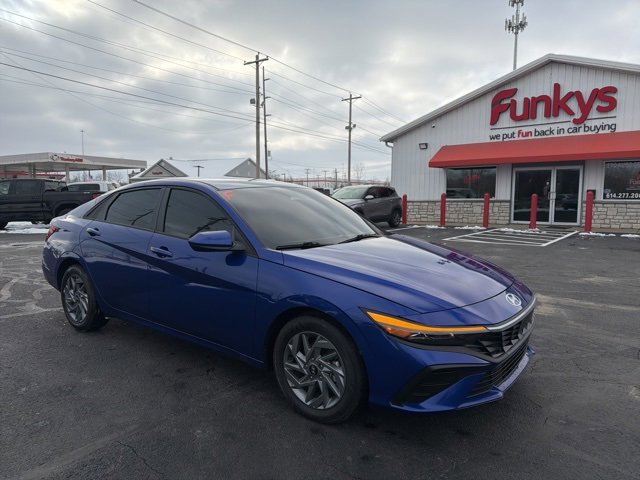 Used 2025 Hyundai Elantra Blue