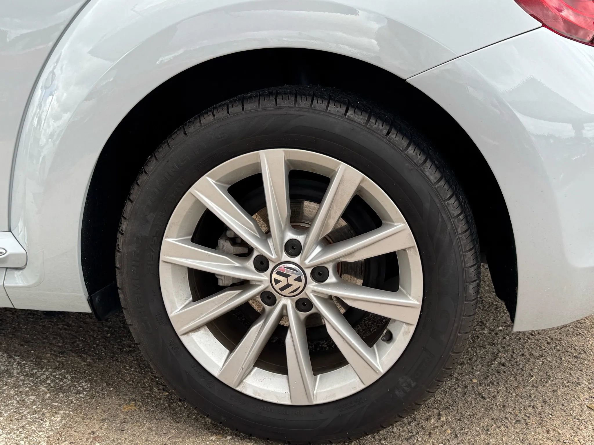 Used 2018 Volkswagen Beetle 2.0T S w/ Style & Comfort Package image 37