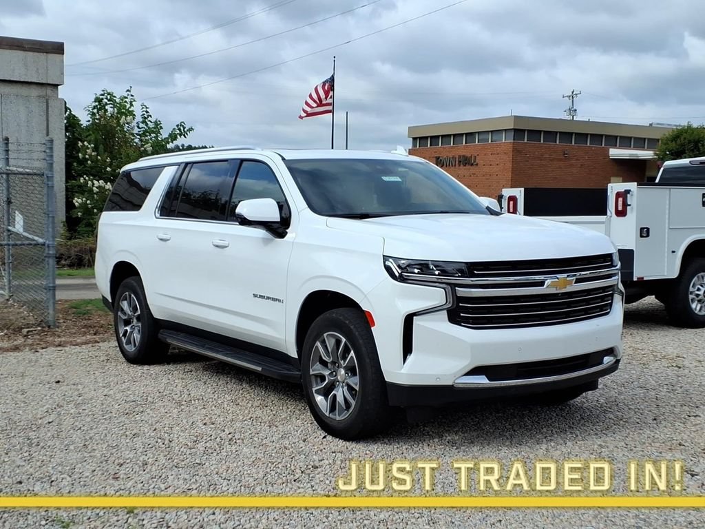 Used 2024 Chevrolet Suburban LT w/ LT Signature Plus Package AWD/4WD image 1