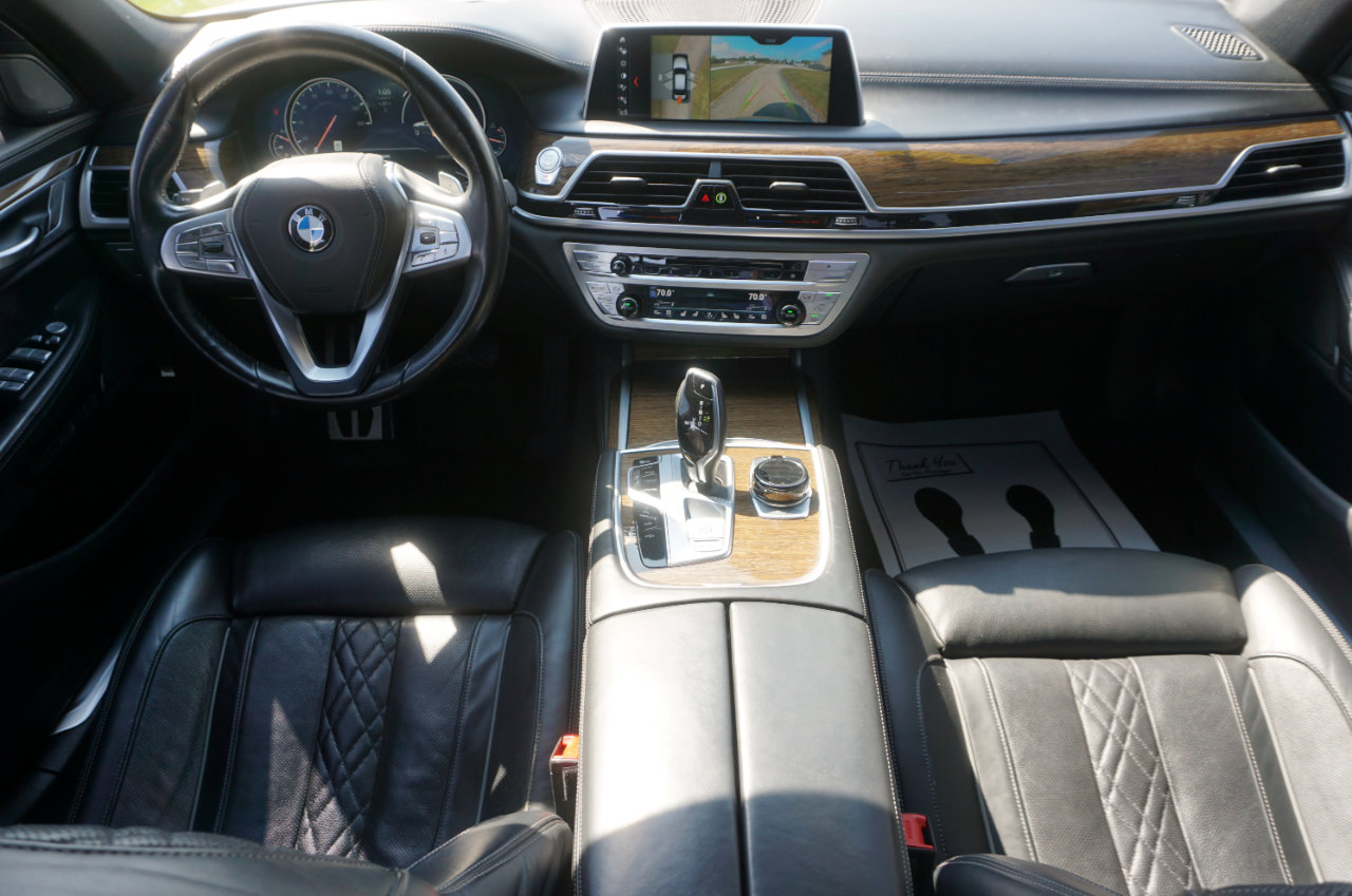 Used 2018 BMW 750i xDrive image 10