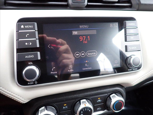 Used 2020 Nissan Versa SV FWD image 18
