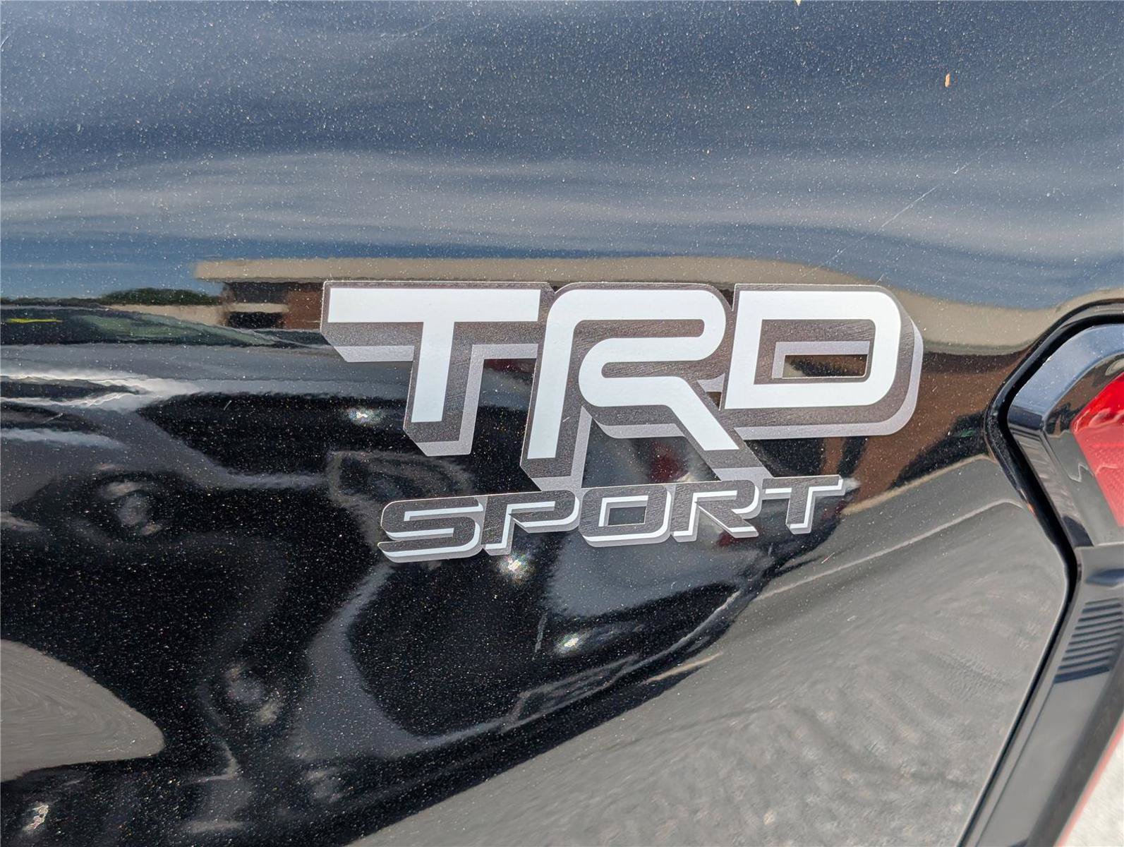 Used 2025 Toyota Tacoma TRD Sport w/ TRD Sport Upgrade Package AWD/4WD image 10