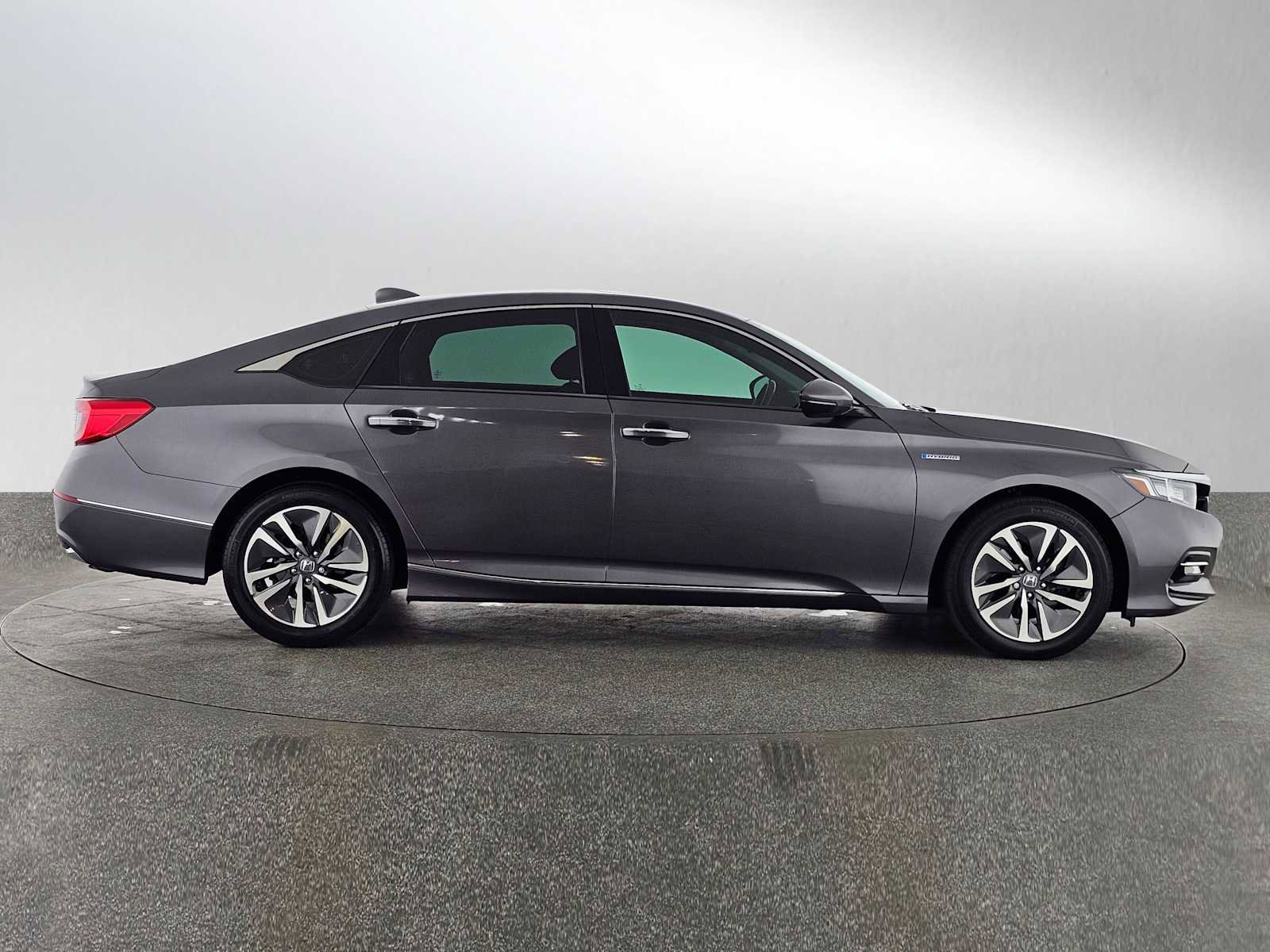 Used 2019 Honda Accord Touring image 2