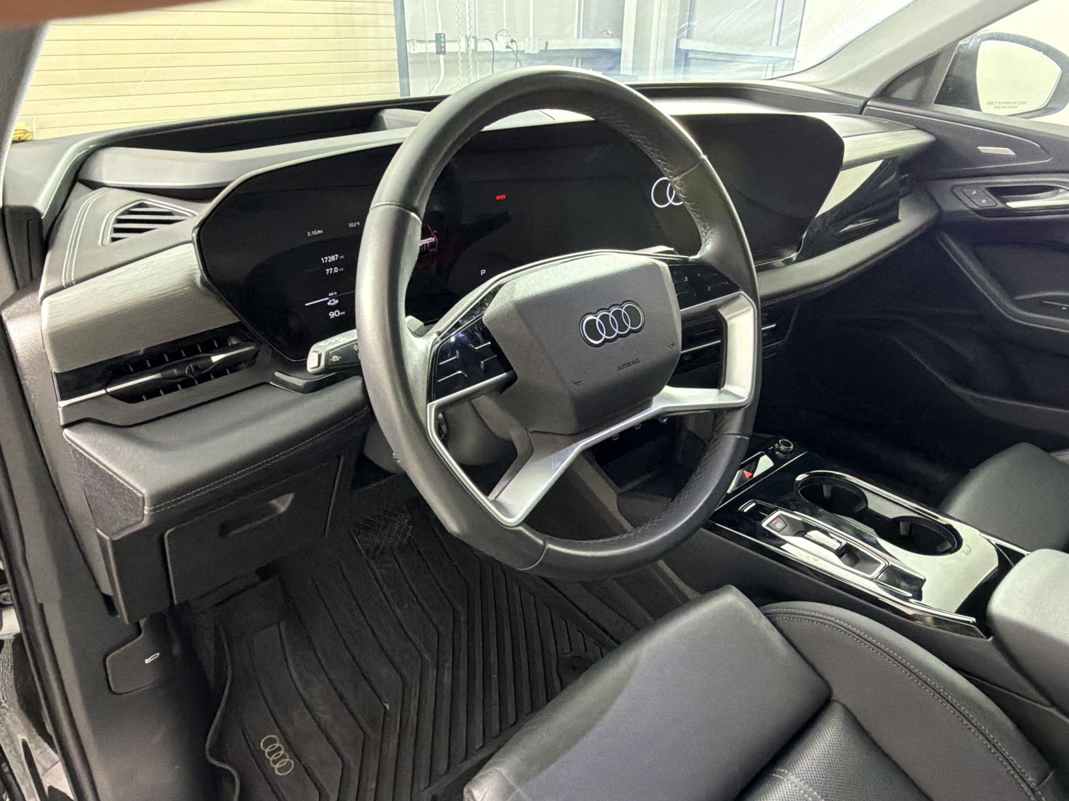 Used 2025 Audi Q6 e-tron Premium Plus w/ Premium Plus RWD image 4