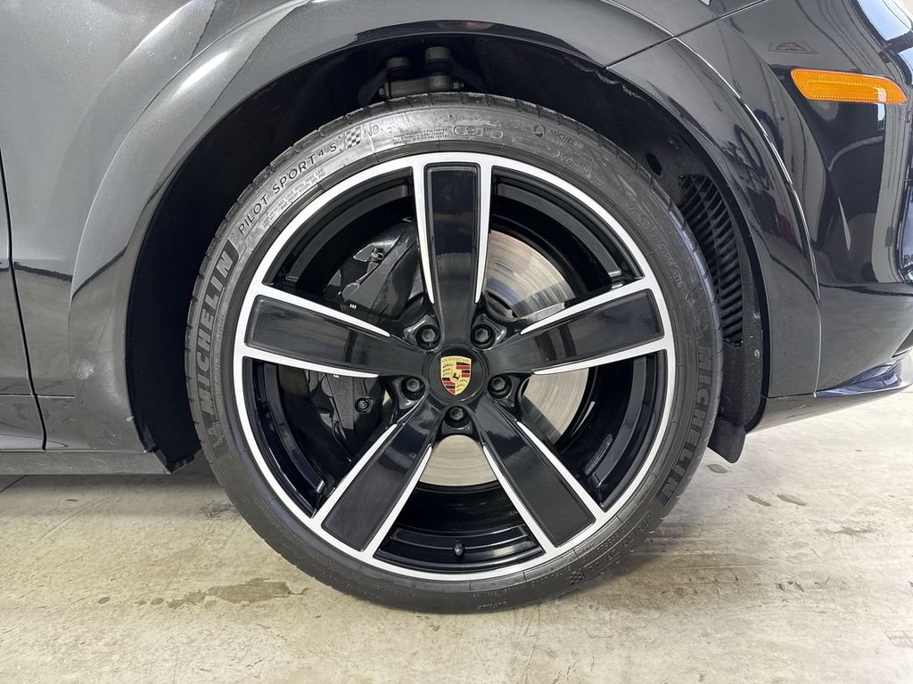 Certified 2023 Porsche Cayenne Turbo AWD/4WD image 15