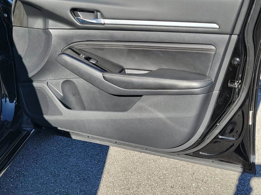 Used 2023 Nissan Altima 2.5 SV w/ SV Premium Package image 37