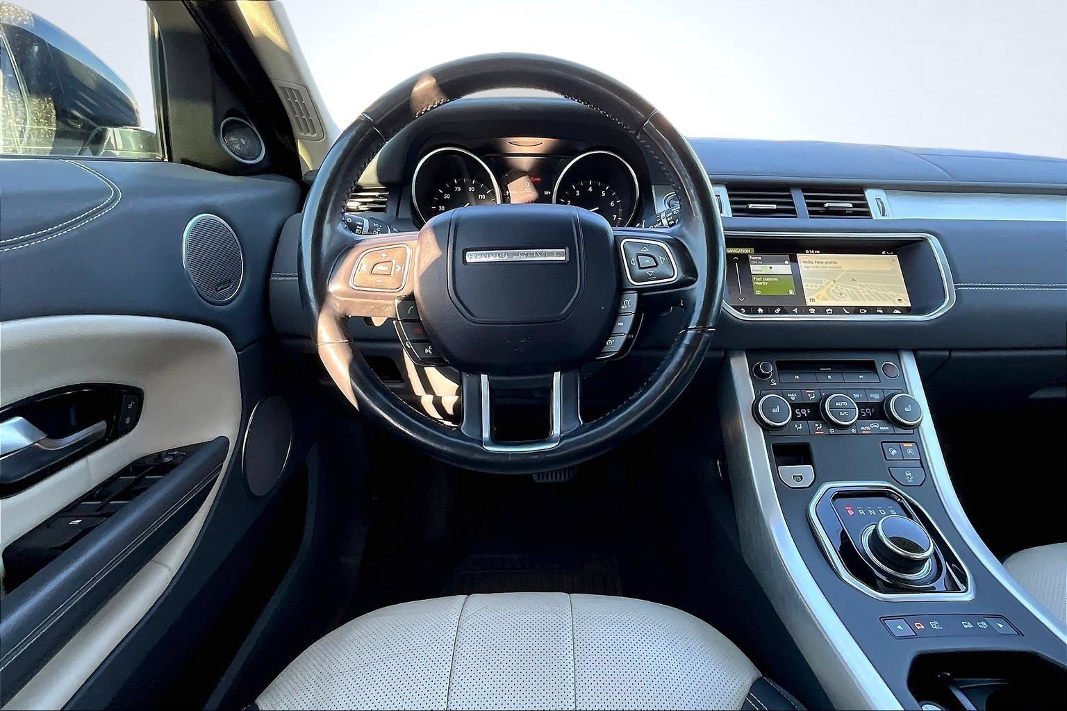 Used 2017 Land Rover Range Rover Evoque SE AWD/4WD image 8