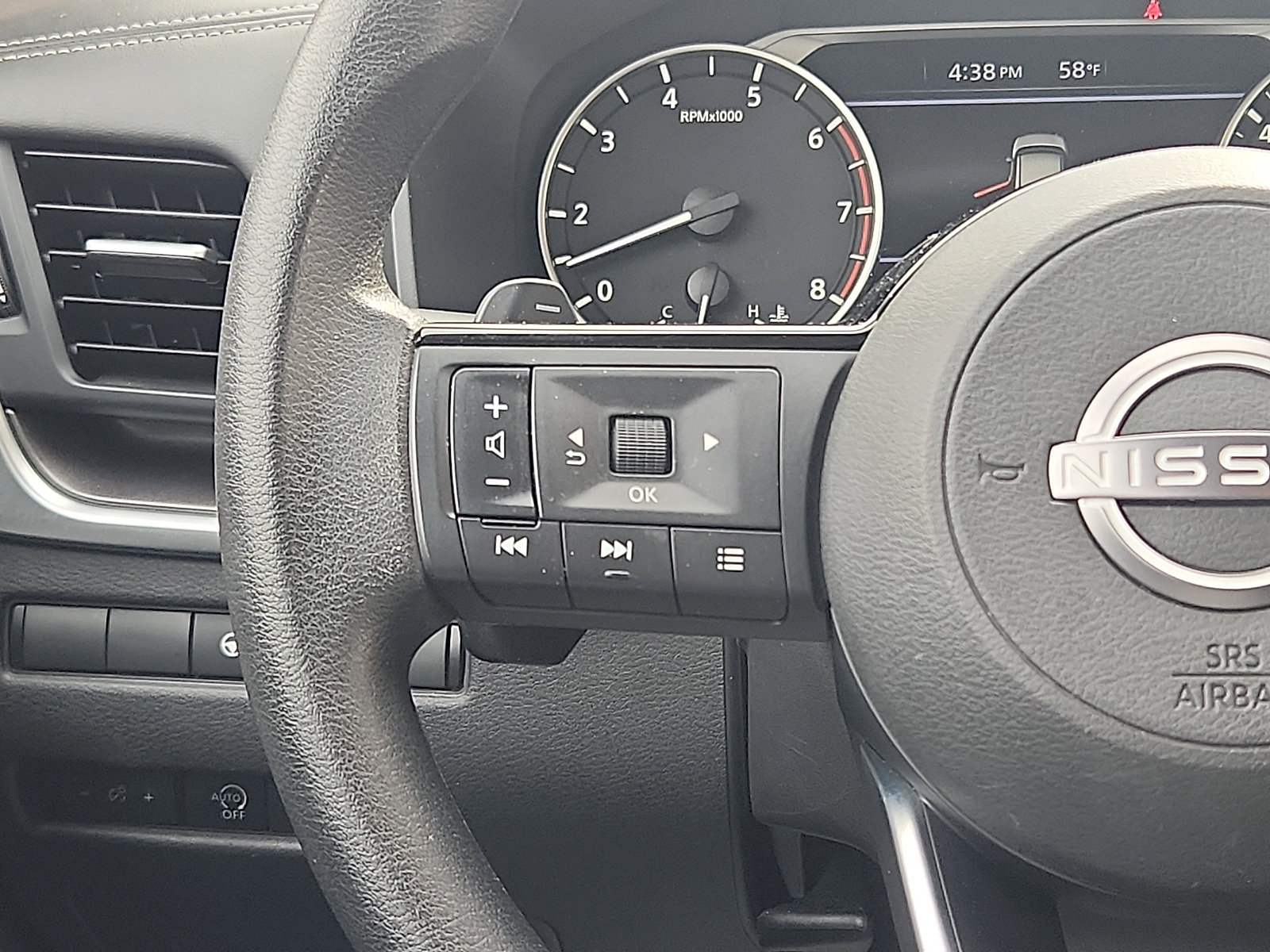 Used 2023 Nissan Rogue SV AWD/4WD image 15