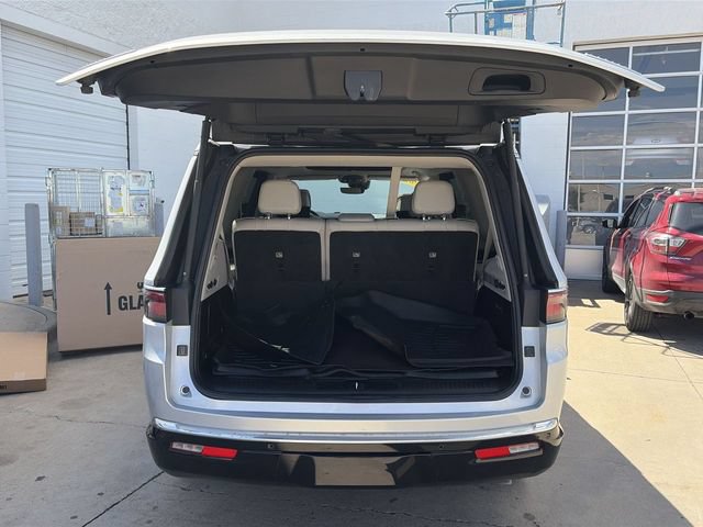 Used 2022 Jeep Wagoneer Series III w/ Premium Group I AWD/4WD image 34