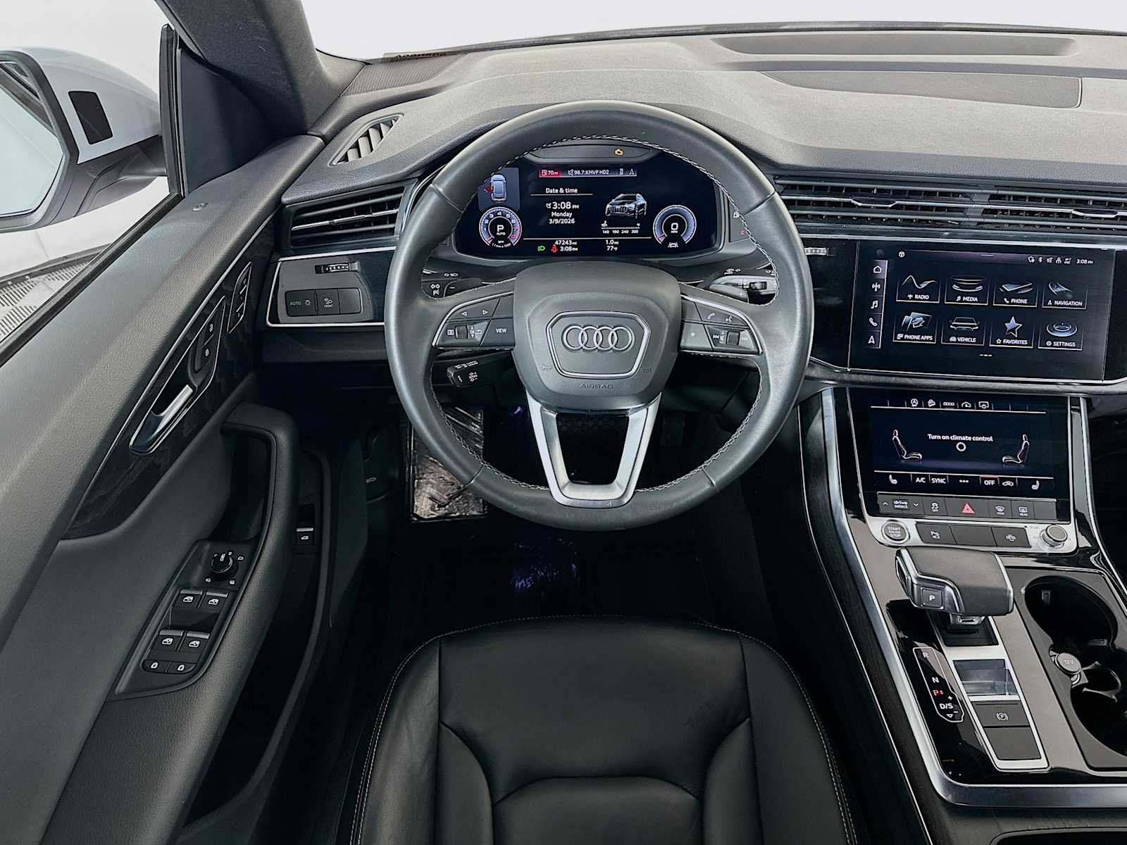 Used 2021 Audi Q8 Premium image 21