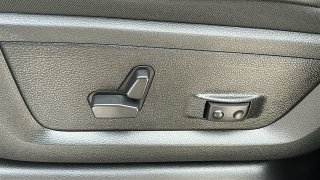 Used 2025 RAM 3500 Limited w/ Towing Technology Group AWD/4WD image 41
