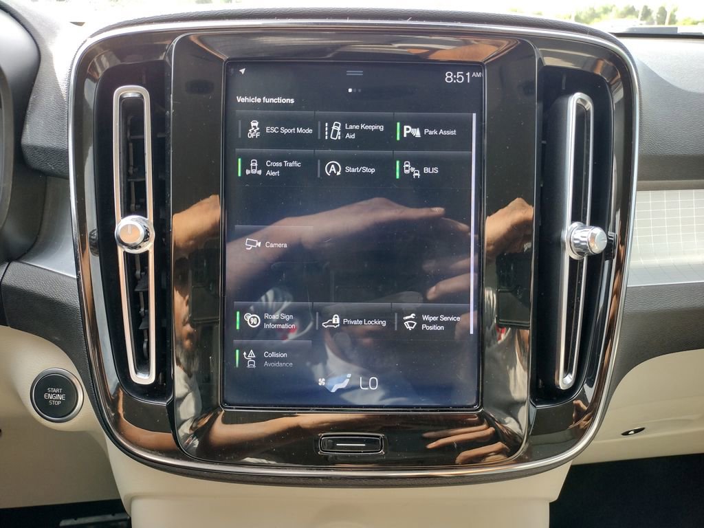 Used 2020 Volvo XC40 T4 Momentum FWD image 28