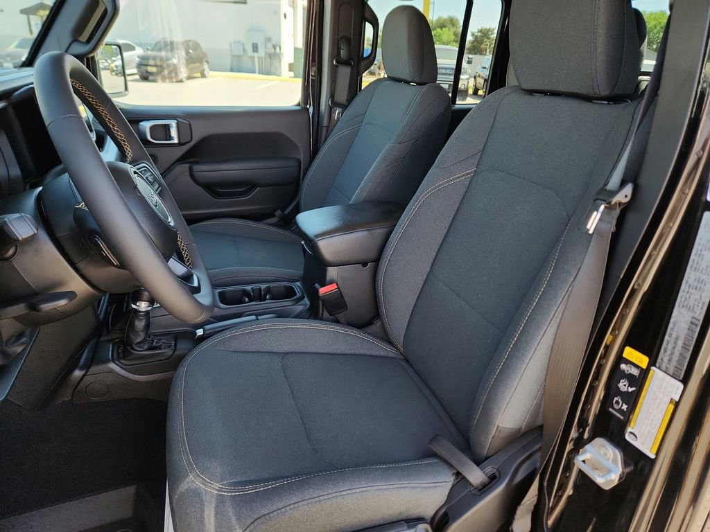 Used 2024 Jeep Gladiator Sport AWD/4WD image 17