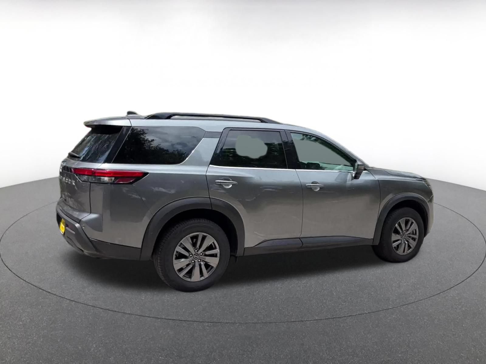 Used 2025 Nissan Pathfinder SV FWD image 15