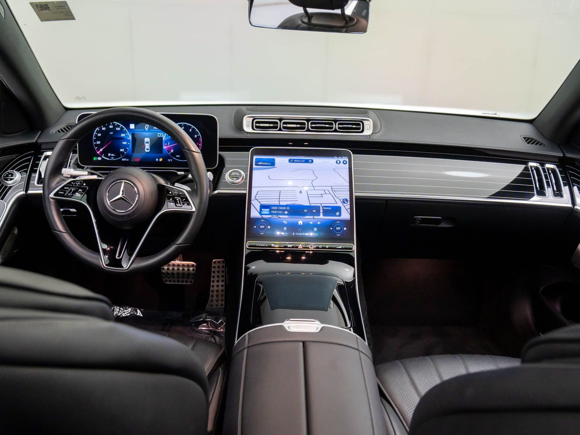 Used 2023 Mercedes-Benz S 500 4MATIC w/ AMG Line image 11