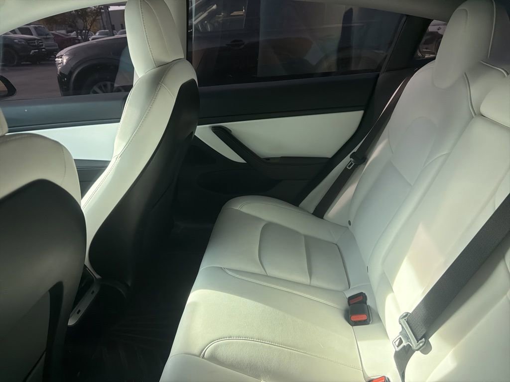 Used 2020 Tesla Model 3 Standard Range Plus image 9