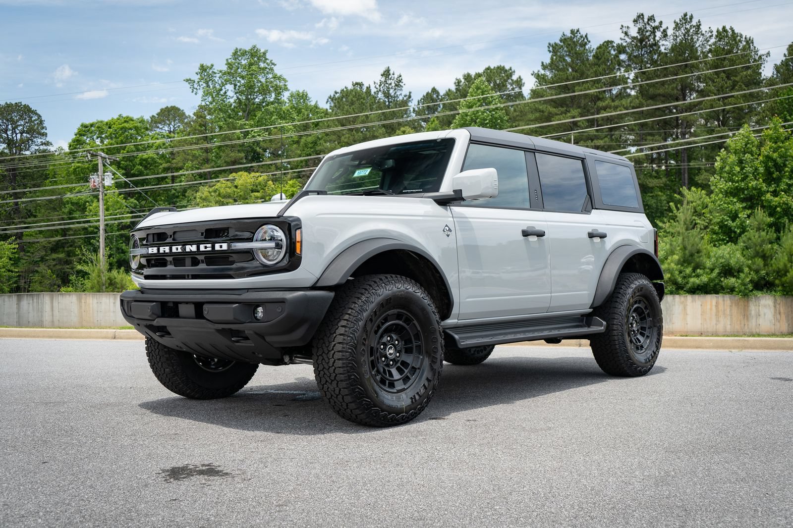 New 2026 Ford Bronco Outer Banks w/ Sasquatch Package AWD/4WD image 3