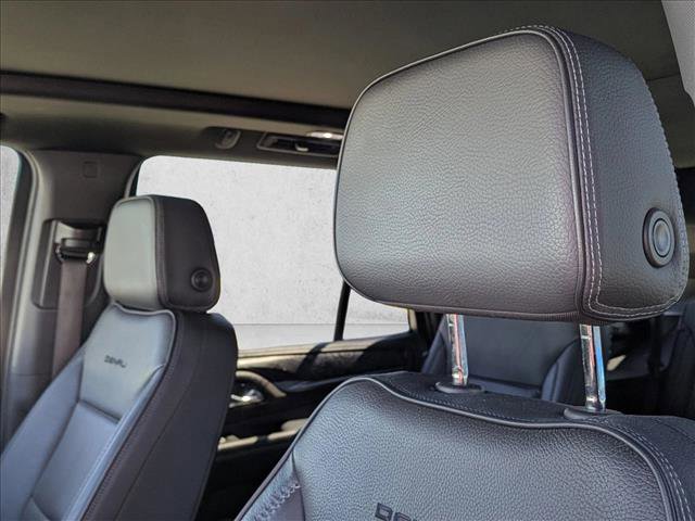 Used 2021 GMC Yukon Denali w/ Denali Premium Package AWD/4WD image 14