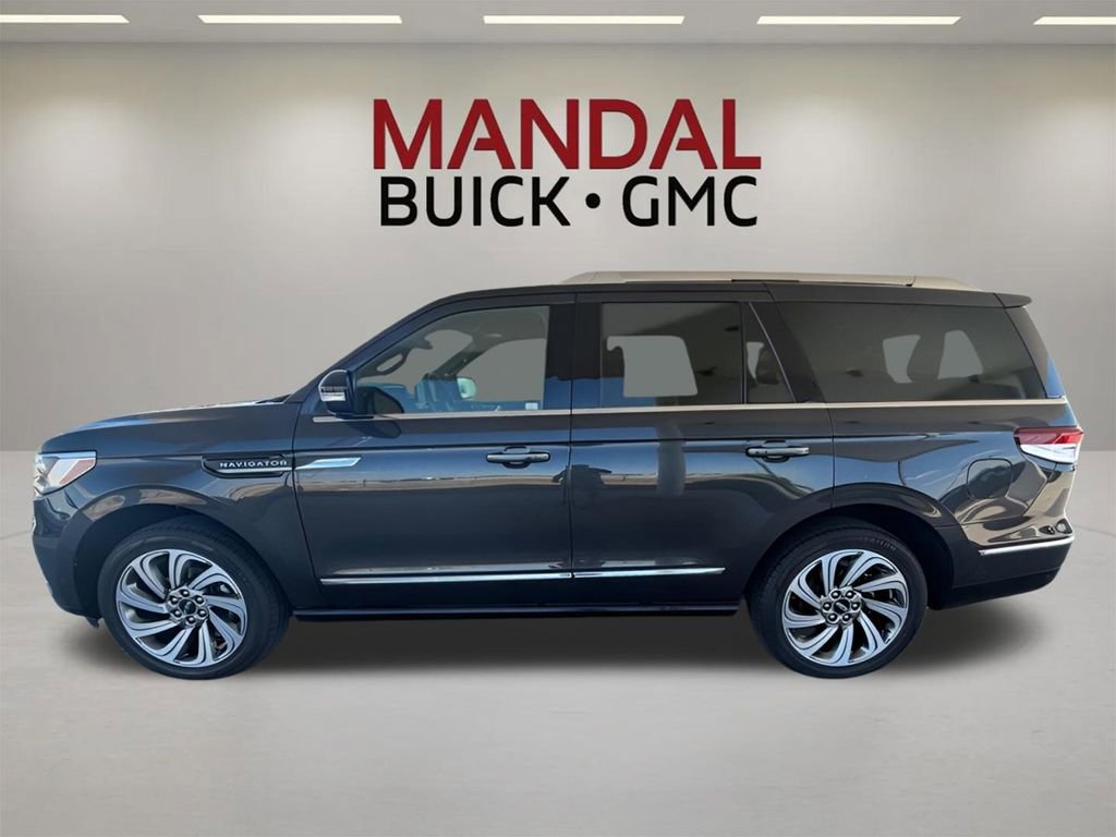 Used 2023 Lincoln Navigator Reserve AWD/4WD image 8