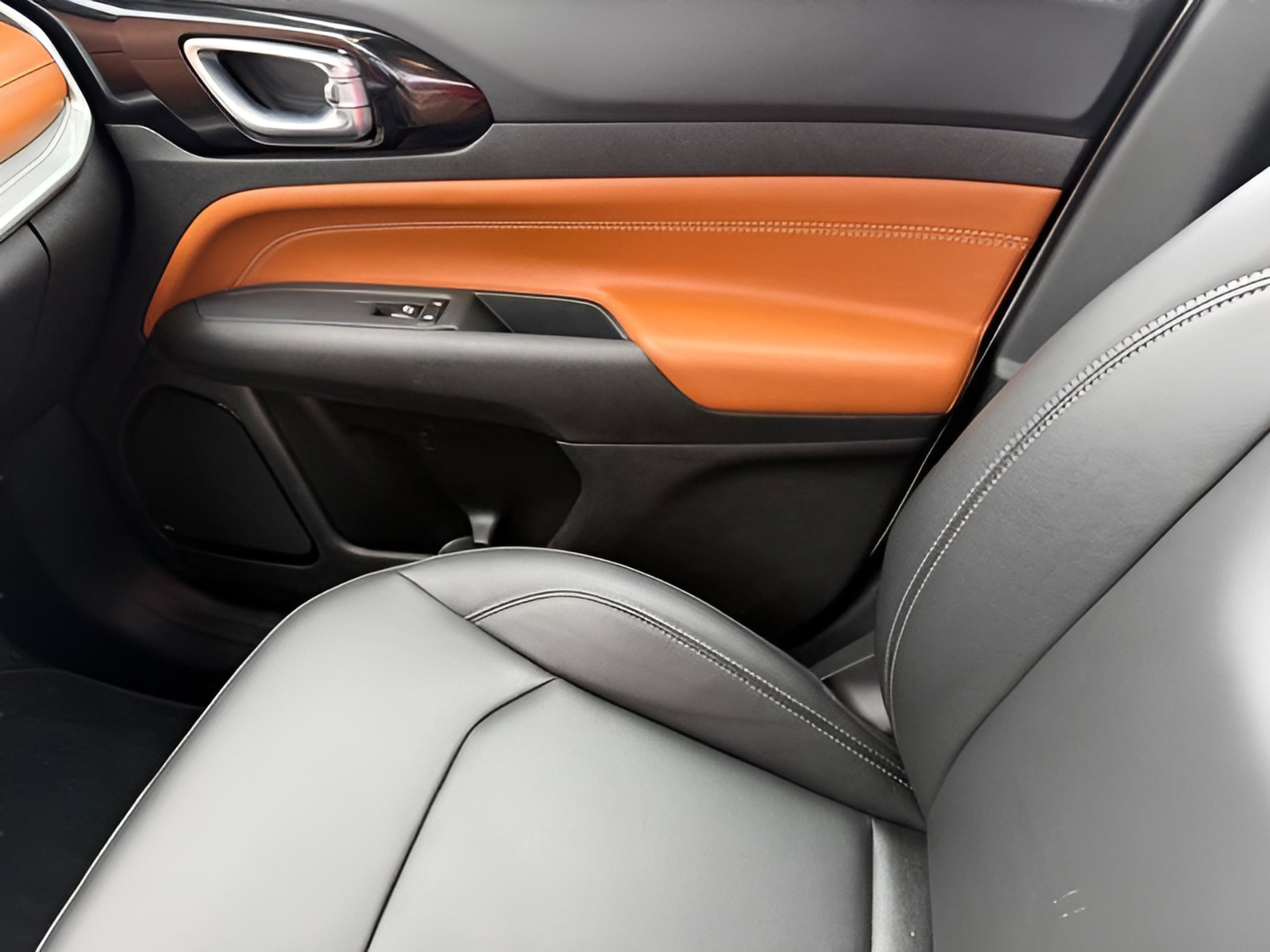 Used 2025 Jeep Compass Limited image 27