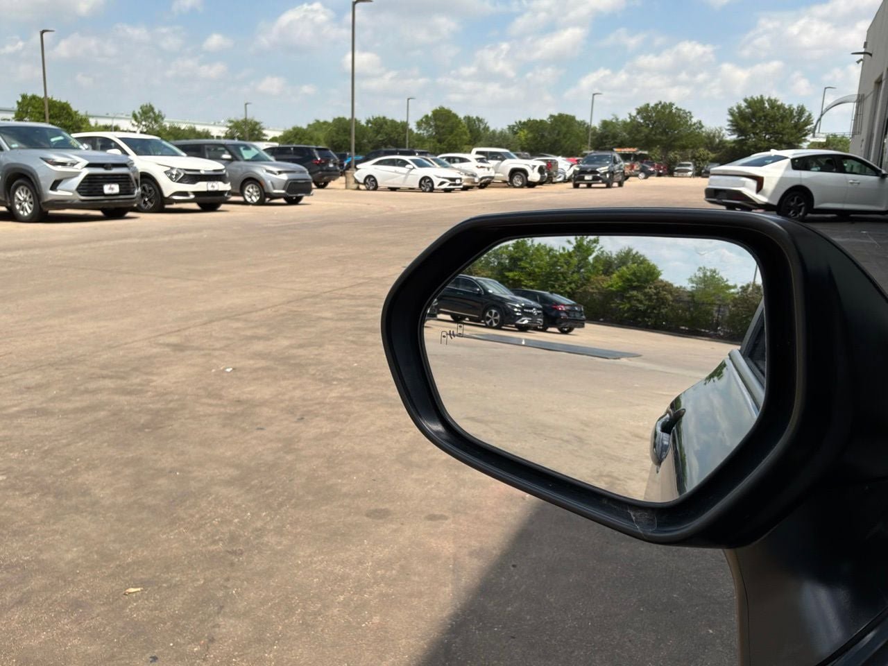 Used 2025 Toyota Camry SE FWD image 19
