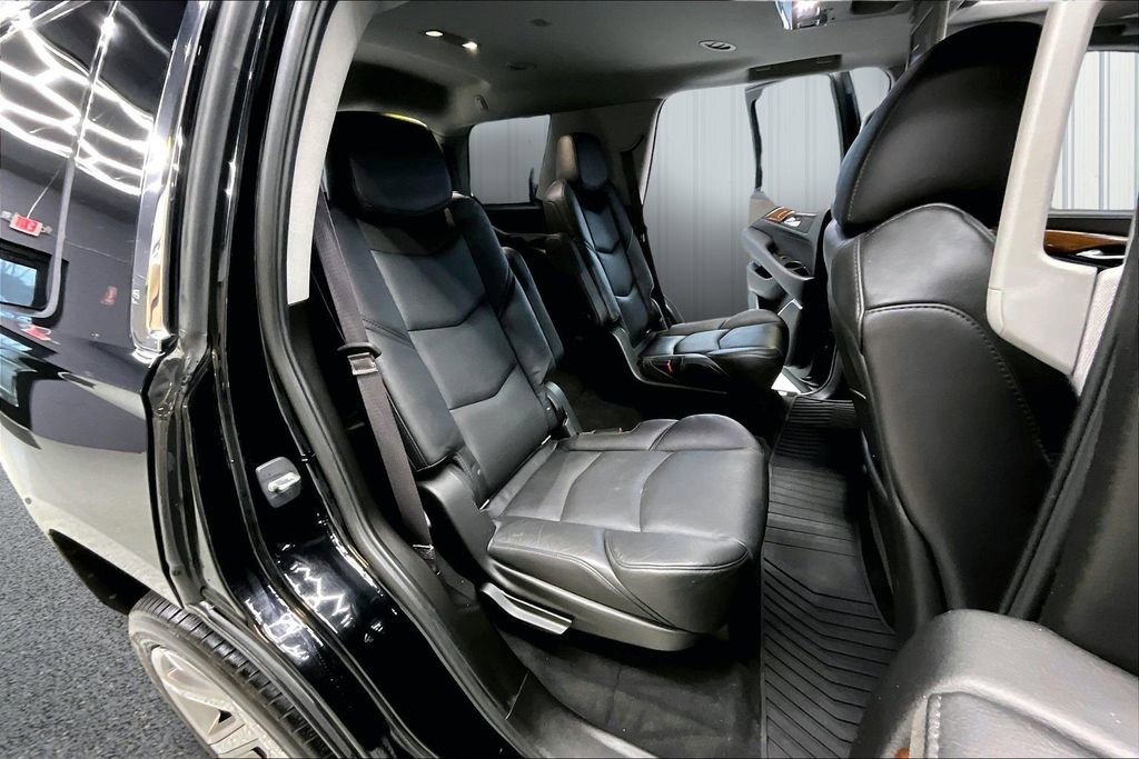 Used 2016 Cadillac Escalade Luxury image 26