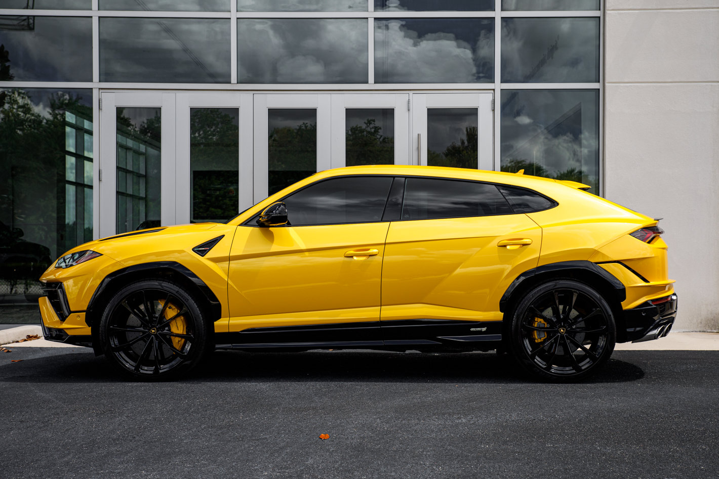 Used 2024 Lamborghini Urus S AWD/4WD image 8