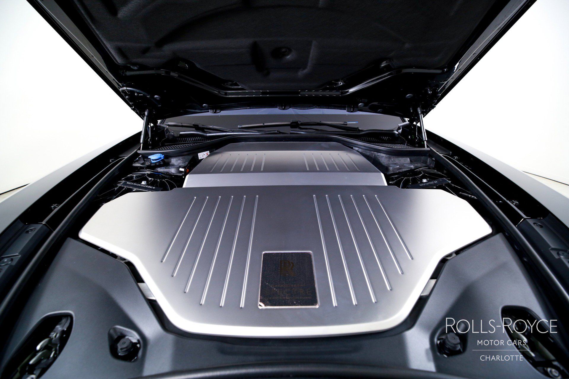 New 2025 Rolls-Royce Spectre Black Badge w/ Spectre Enhancement Package AWD/4WD image 31