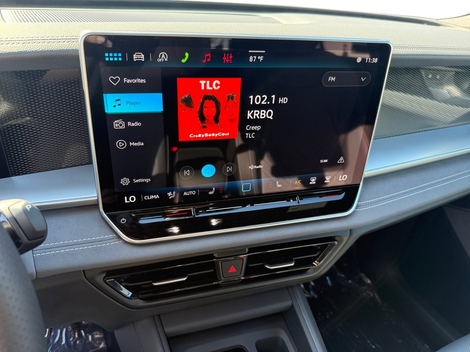 New 2026 Volkswagen Tiguan SE R-Line AWD/4WD image 12