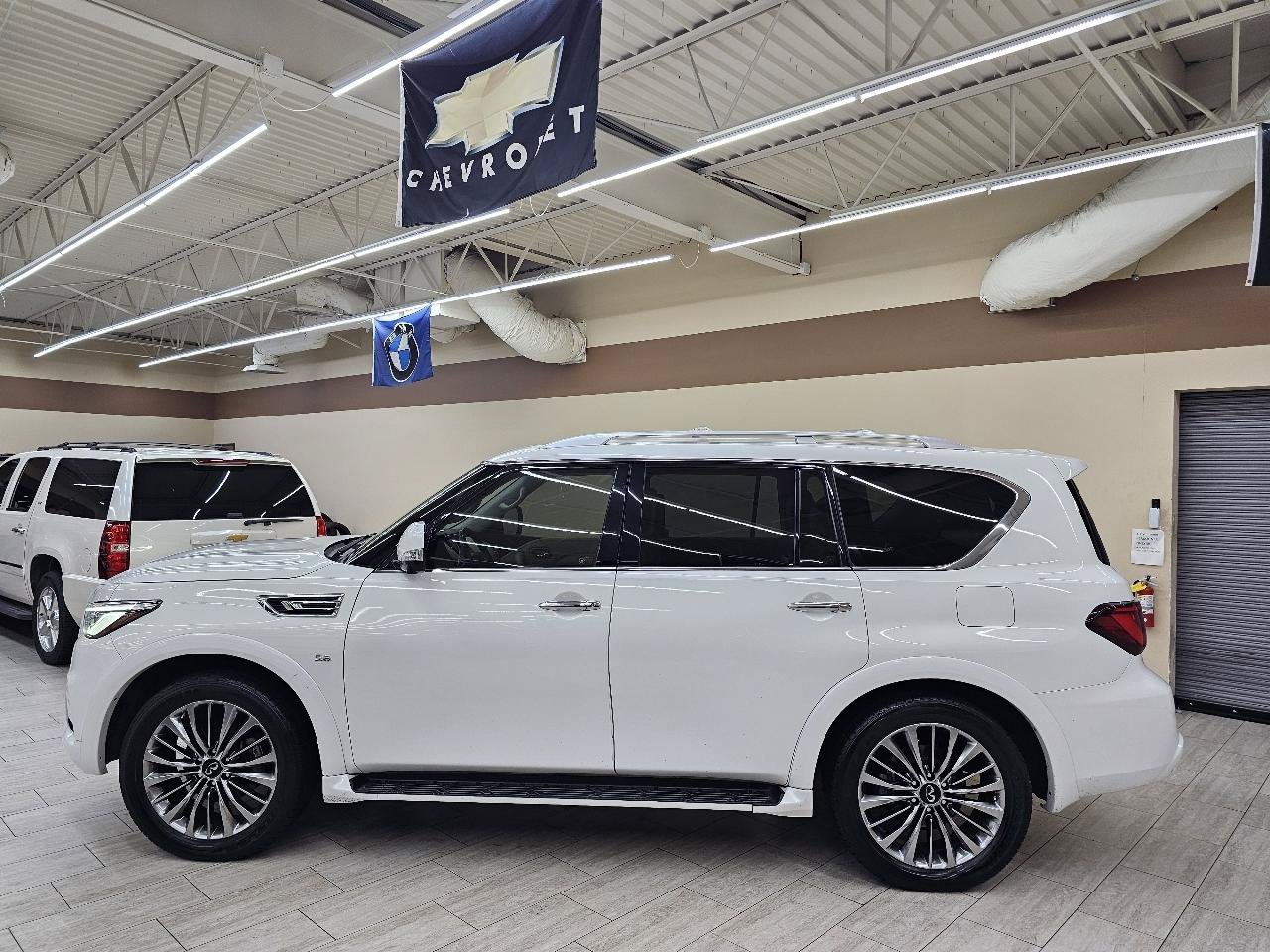 Used 2019 INFINITI QX80 Luxe w/ 22" Wheel Package AWD/4WD image 9
