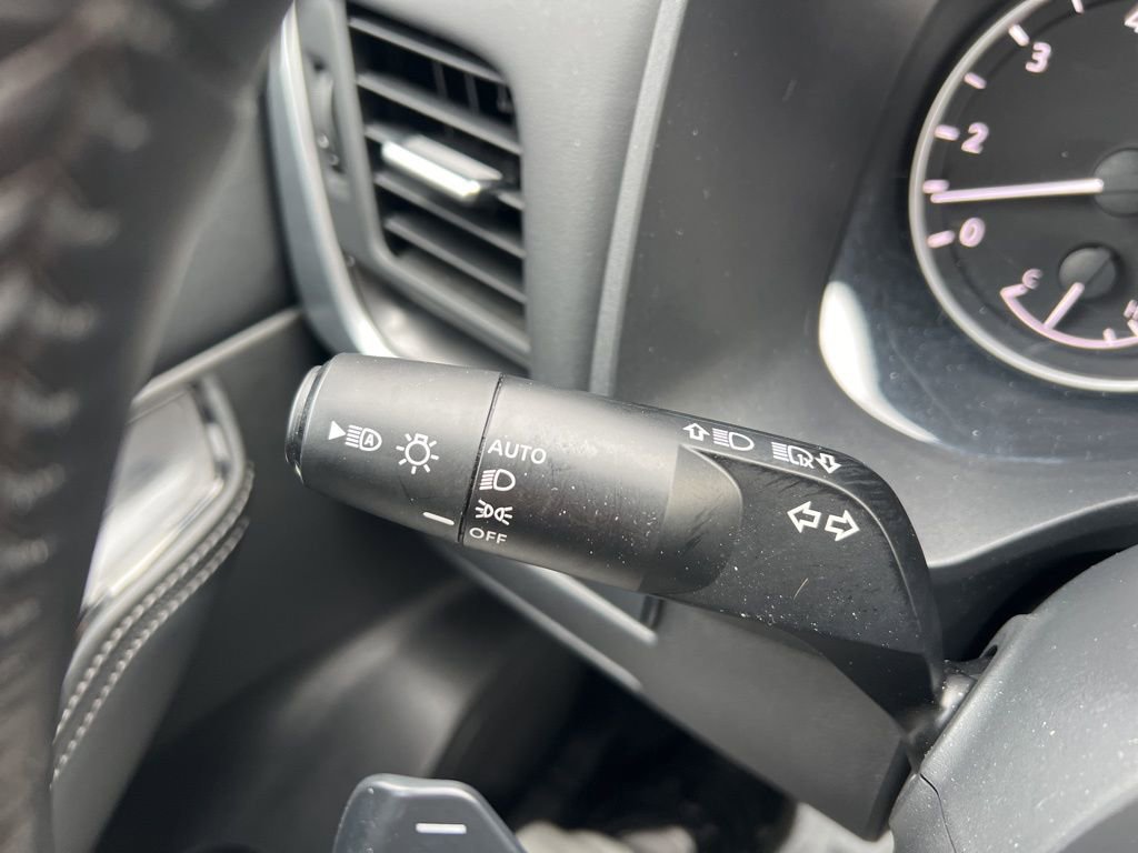 Used 2025 Nissan Rogue SV image 14