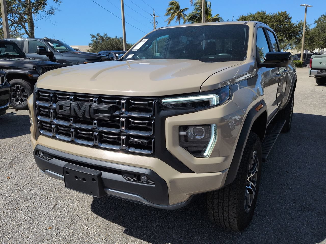 Used 2024 GMC Canyon AT4 AWD/4WD image 9
