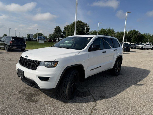 Used 2019 Jeep Grand Cherokee Laredo AWD/4WD image 3