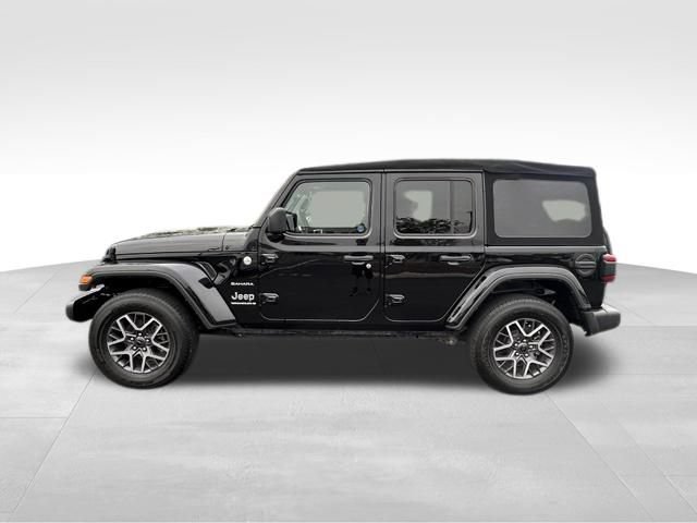 Used 2024 Jeep Wrangler Unlimited Sahara w/ Technology Group AWD/4WD image 3