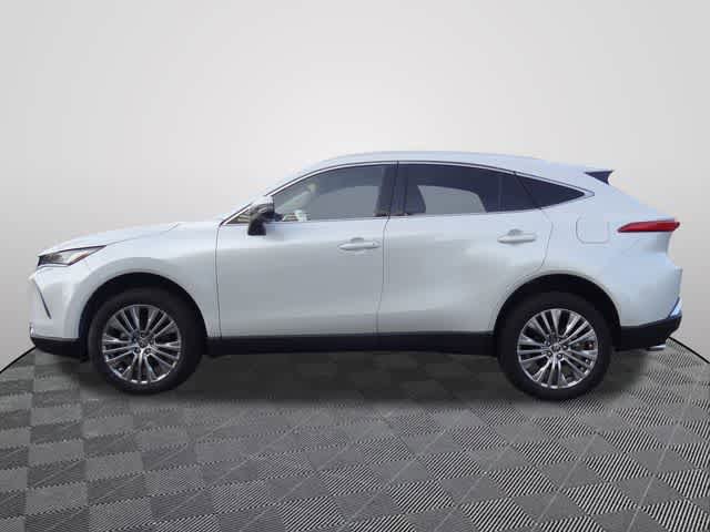 Used 2023 Toyota Venza Limited image 2