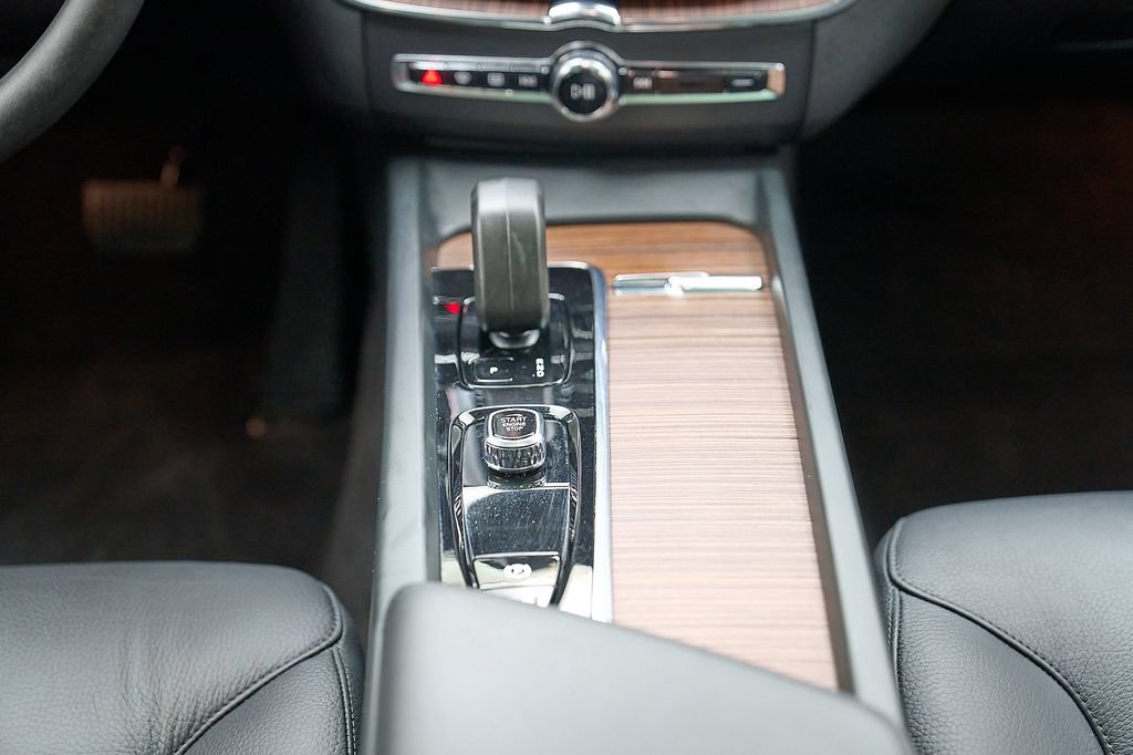 Certified 2024 Volvo XC60 T8 Plus AWD/4WD image 29