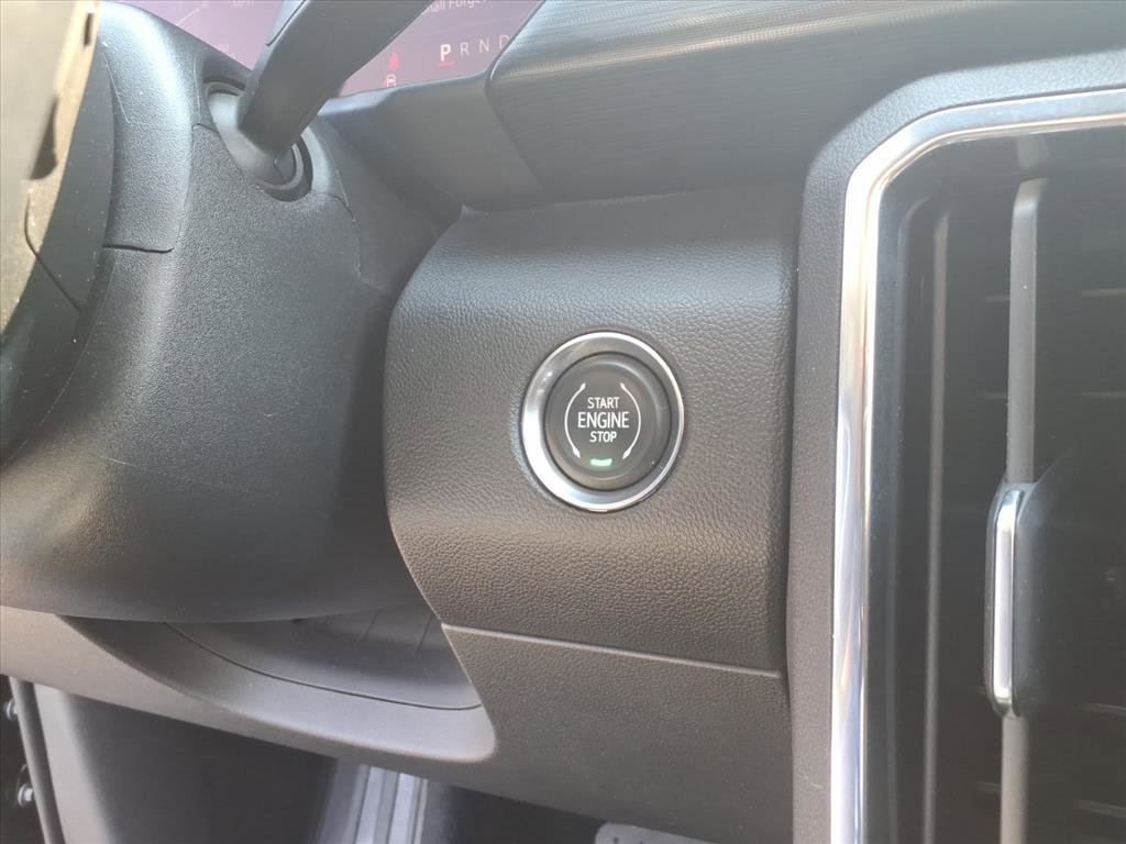 Used 2025 GMC Acadia Elevation image 13