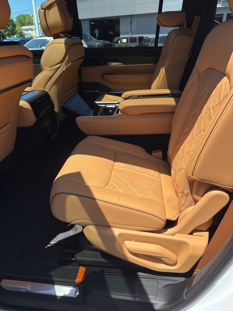 New 2026 Jeep Grand Wagoneer Summit AWD/4WD image 13