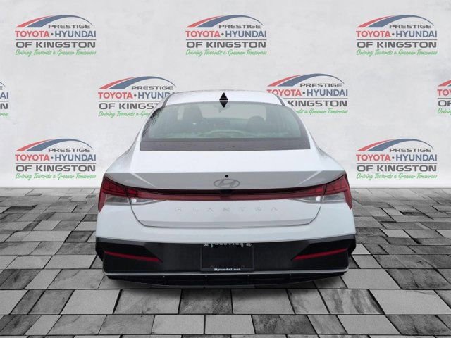 Used 2024 Hyundai Elantra SEL w/ Convenience Package image 4