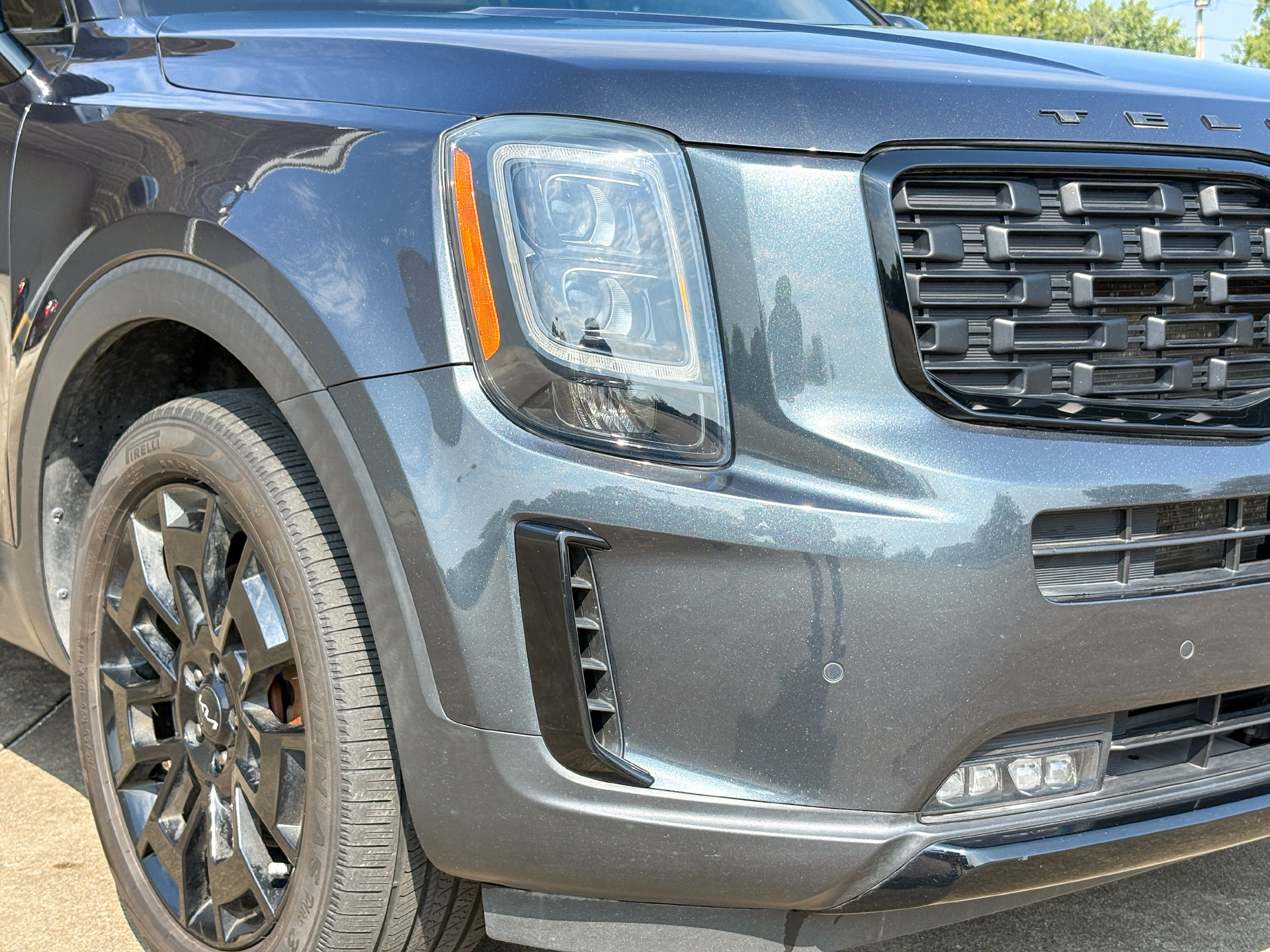 Used 2022 Kia Telluride SX w/ SX Prestige Package AWD/4WD image 3
