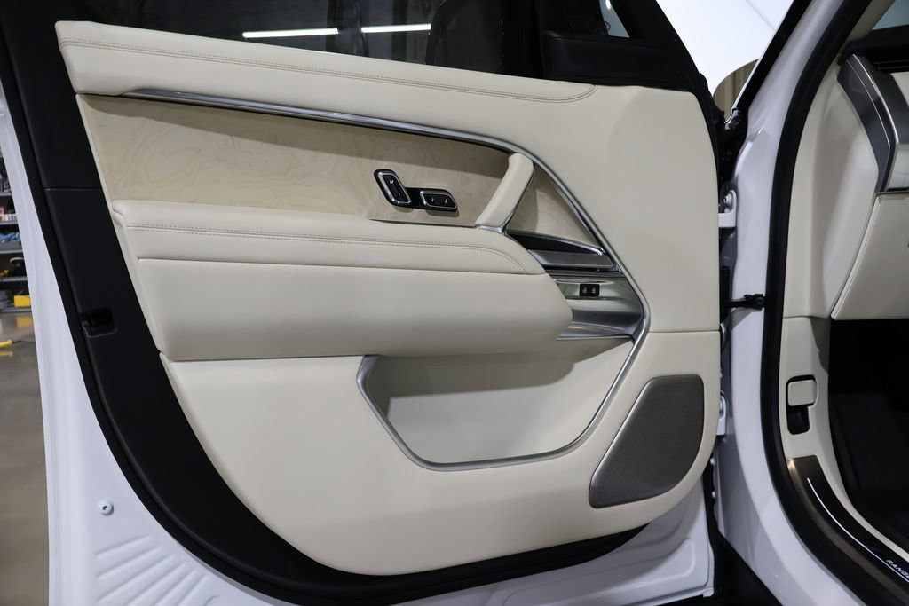 Used 2024 Land Rover Range Rover Long Wheelbase SE image 17