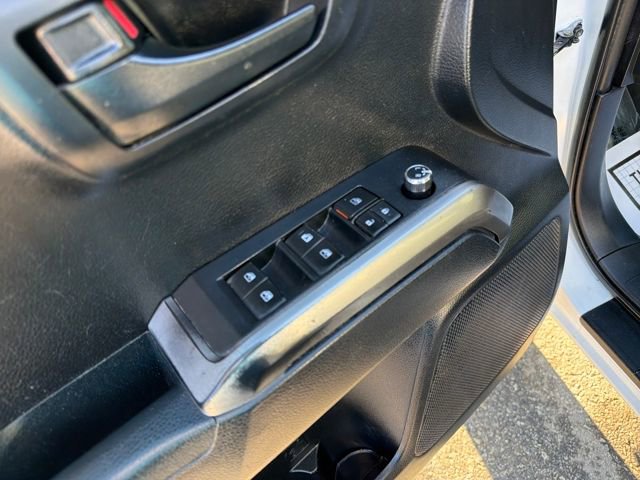 Used 2018 Toyota Tacoma SR5 AWD/4WD image 12