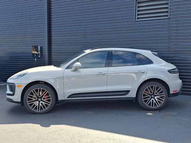 Certified 2024 Porsche Macan S AWD/4WD image 2