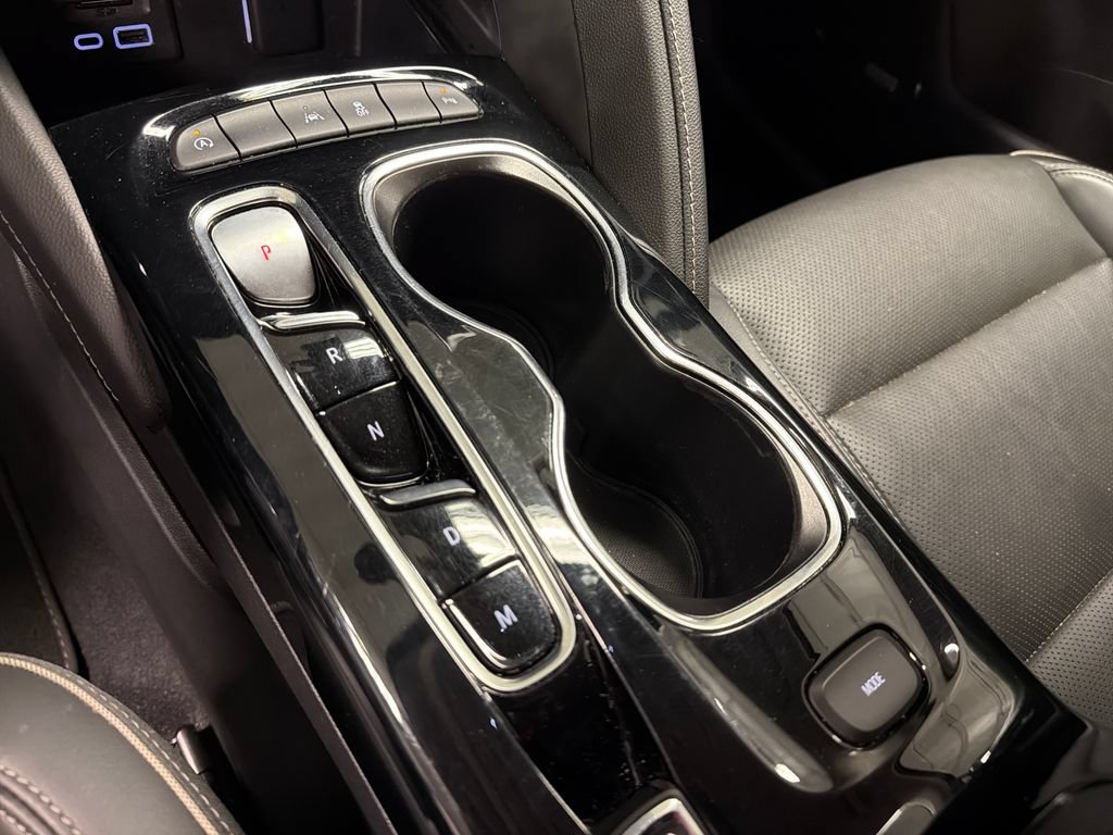 Used 2022 Buick Envision Essence w/ Technology Package I FWD image 37